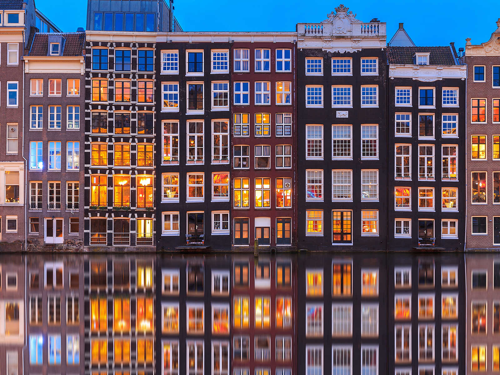 Разноцветные дома в Амстердаме
